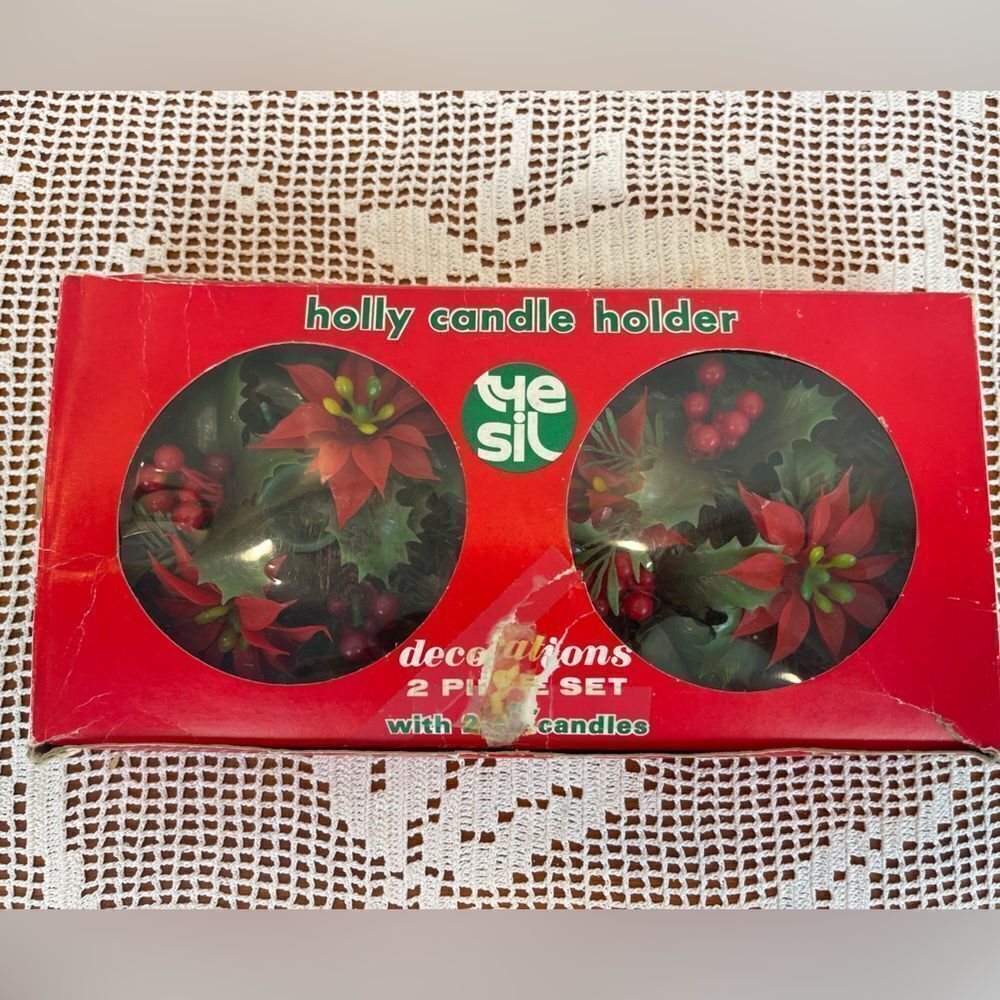 Vintage plastic poinsettias Holly Candles holders || Vintage candle holders - Picture 7 of 7